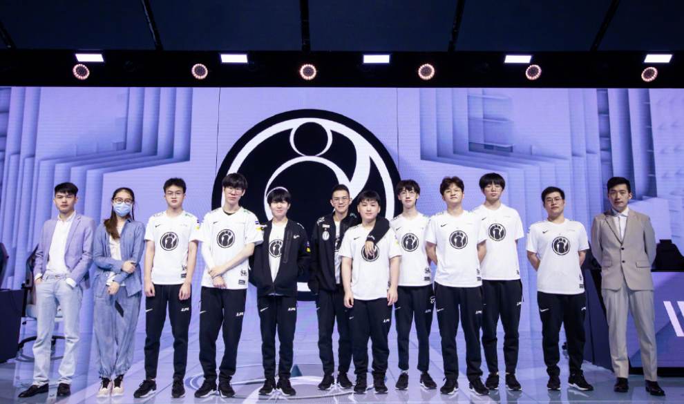 布云朝克特 布云朝克特